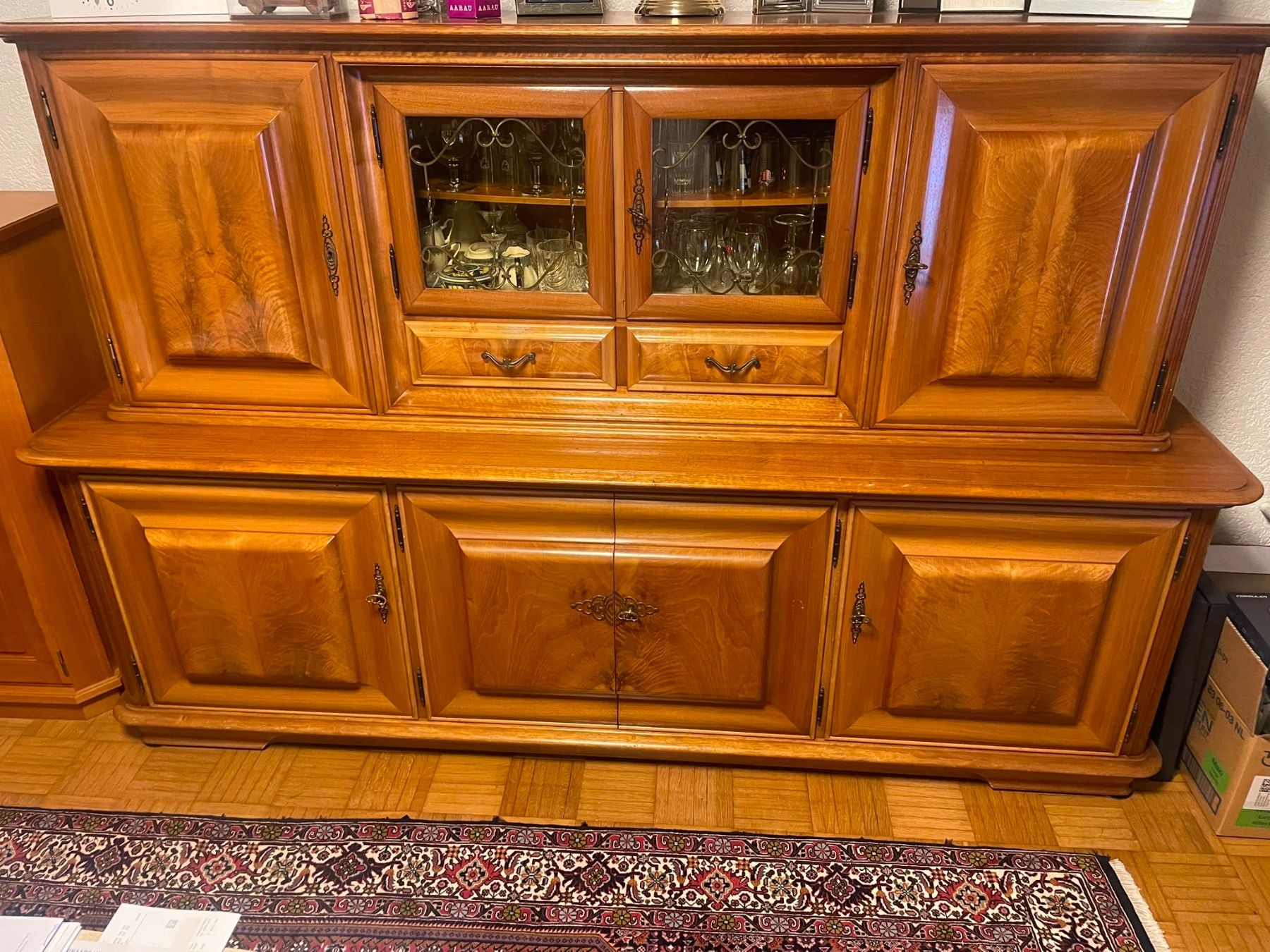 Schränke: Esszimmerschrank – Gebraucht aus Hallwil von Miga1989