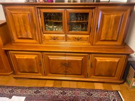 Esszimmerschrank