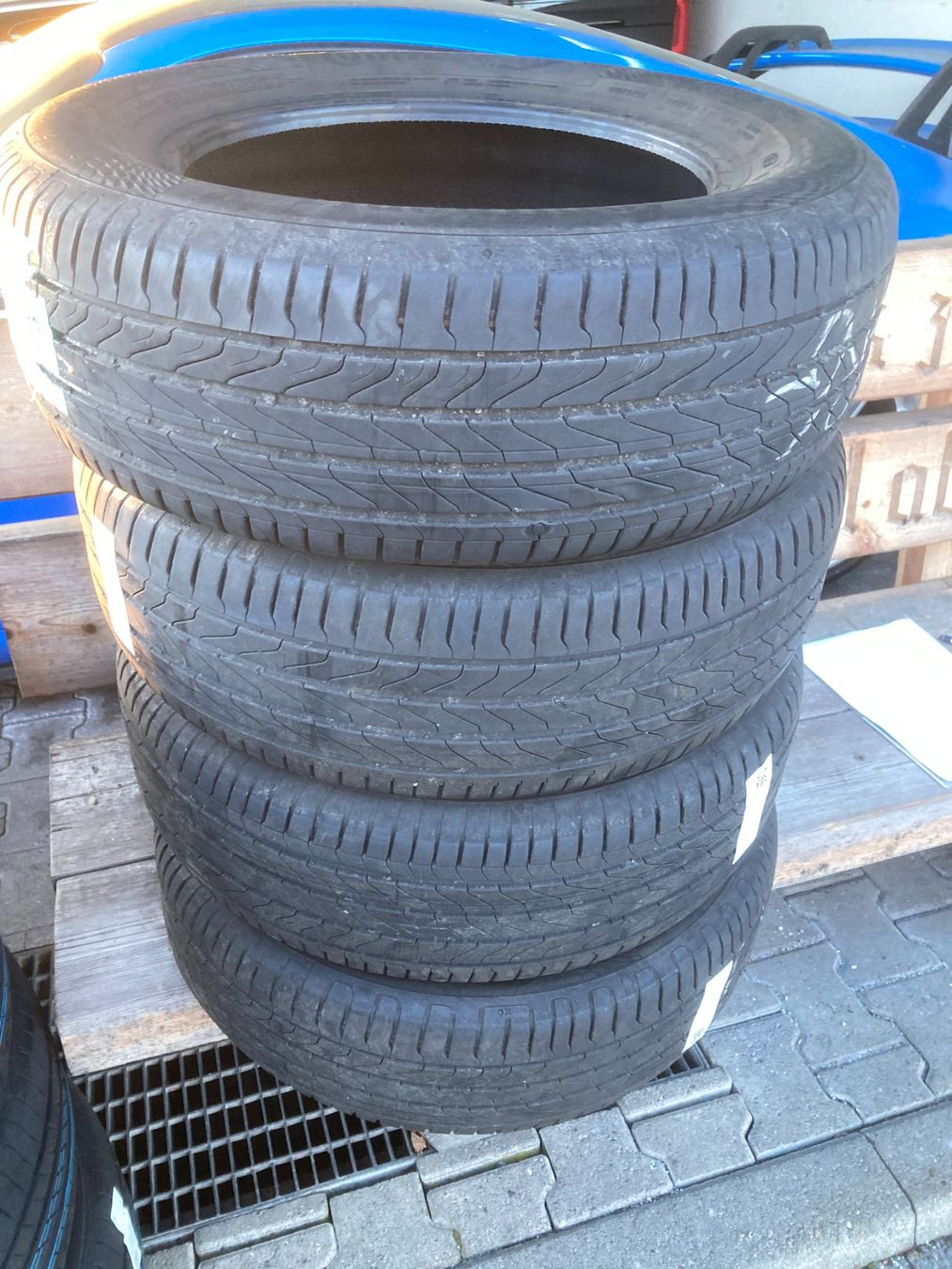 Pirelli Pneus & Kompletträder: 195/65R15 Sommerpneu Continental – Gebraucht aus Cham von WB2223