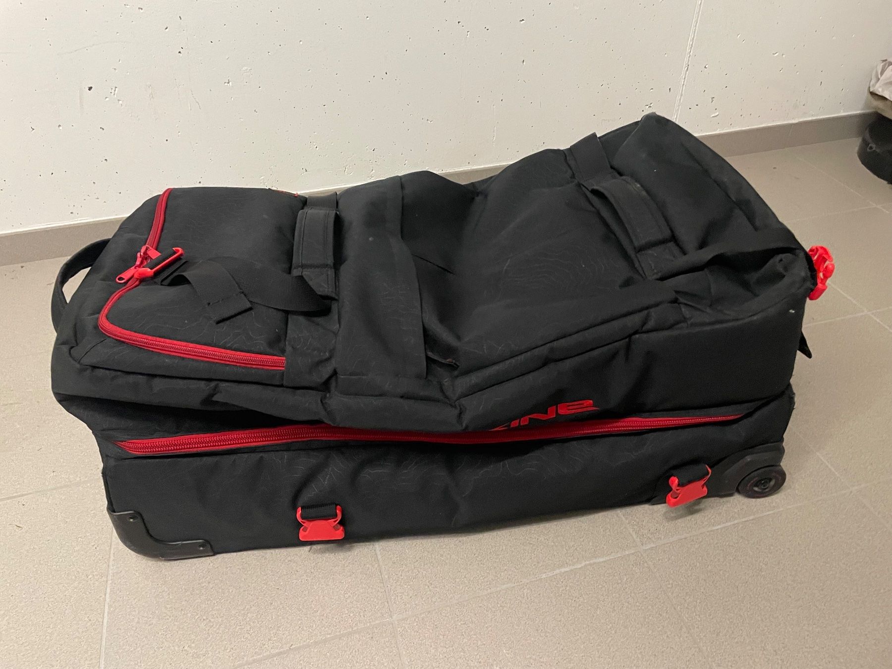 Dakine Valigie: Sportkoffer – Usato da Oberrohrdorf venduto da Roger_d.V._66