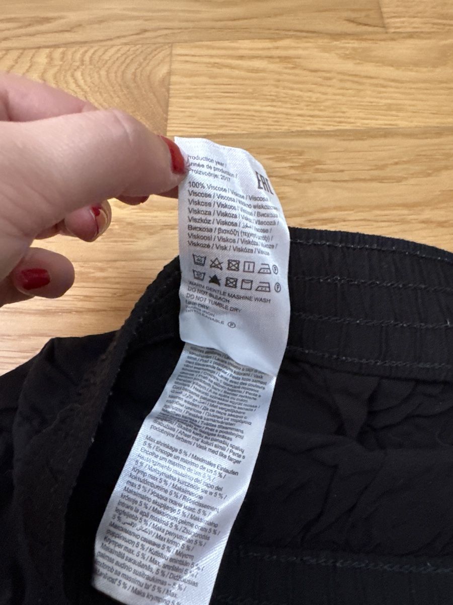 Pantaloni: Kurze Hose mit Spitzendetail Gr. M – Nuovo (secondo la descrizione) da Thun venduto da Vans_98 3