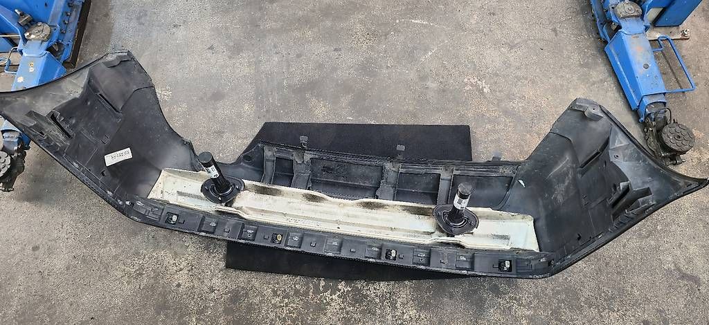 Tutti pezzi di ricambio auto: Bmw e46 M HeckStoßstange  – Usato da Niedergösgen venduto da Zecinha 3