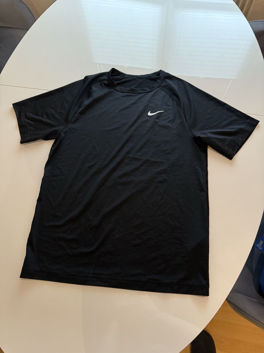 Nike Canottiere & Pantaloni: Nike Dri-Fit Shirt – Nuovo (secondo la descrizione) da Luterbach venduto da to.bey