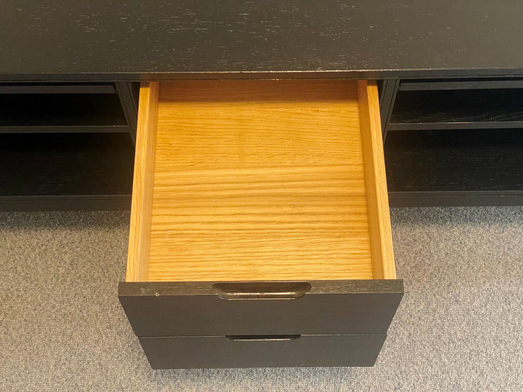 TV Möbel: Sideboard schwarz, Eichenfurnier, 2 Schubladen,2 Klappfächer – Gebraucht aus Zürich von HHappel 5