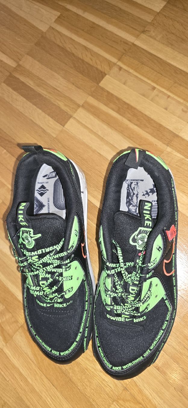 Nike Scarpe da uomo: SECOND HAND Nike Air Max 90 Worldwide, Grösse 42 – Usato da Seuzach venduto da K_N 2