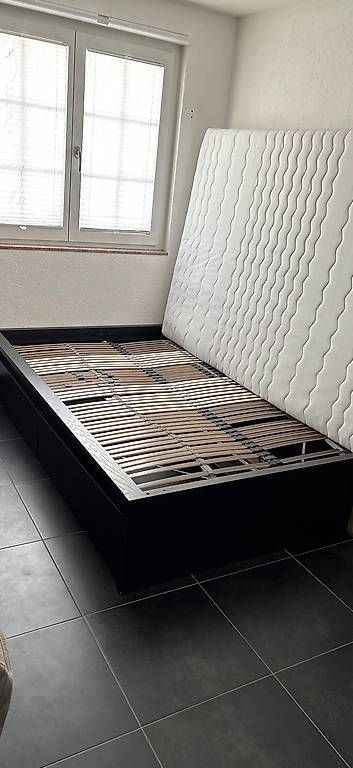 Letti: Bett in schwarz – Usato da Berikon venduto da Murphyslaw