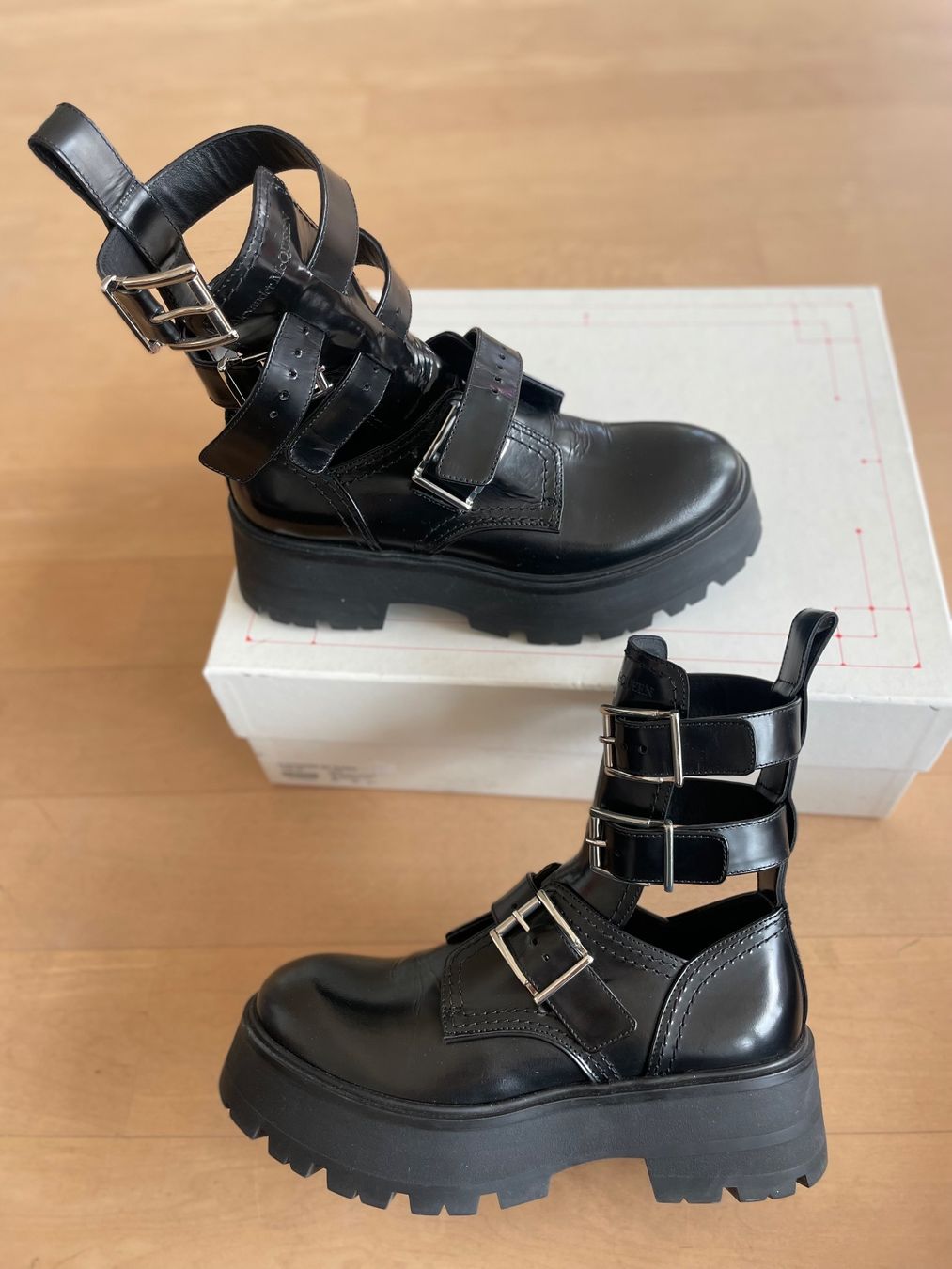 Alexander Mcqueen Scarpe da uomo: ALEXANDER MC QUEEN STIEFEL 38 SEHR GUT – Usato da Uitikon Waldegg venduto da gotohellix 4