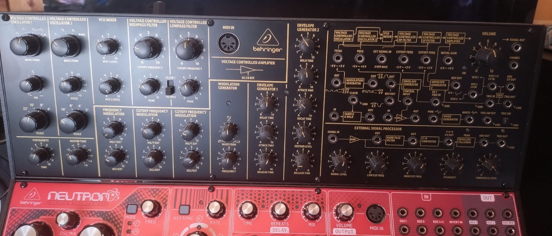 Behringer Musikinstrumente: Synthétiseur Behringer k-2 TBE  – Gebraucht aus Farvagny-le-Grand von LaCaverne