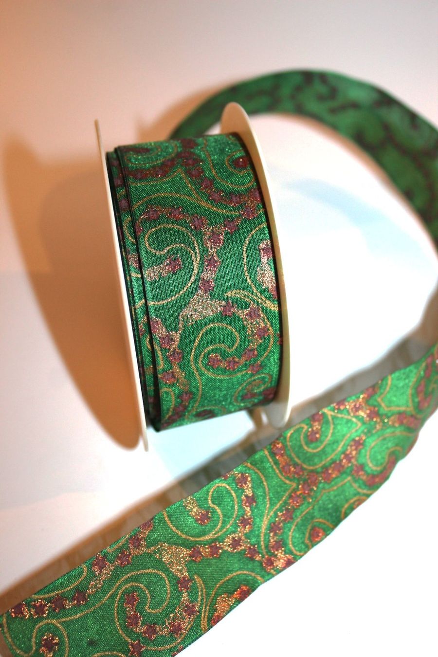 Nastri decorativi: Geschenk -  oder Dekoband in grün/gold, 19m – Usato da Weggis venduto da Mylemontree 1