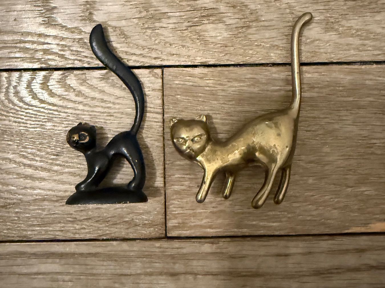 Statuette: Midcentury Katzen-Ringhalter Walter Bosse/Herta Baller – Usato da Luzern venduto da Mamutpe