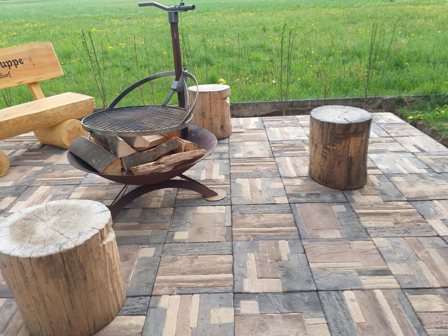 Rivestimenti per pavimenti: Beton Gartenplatte V2 mit Holzimitation – Nuovo (secondo la descrizione) da Herbetswil venduto da AHA-Garten 4