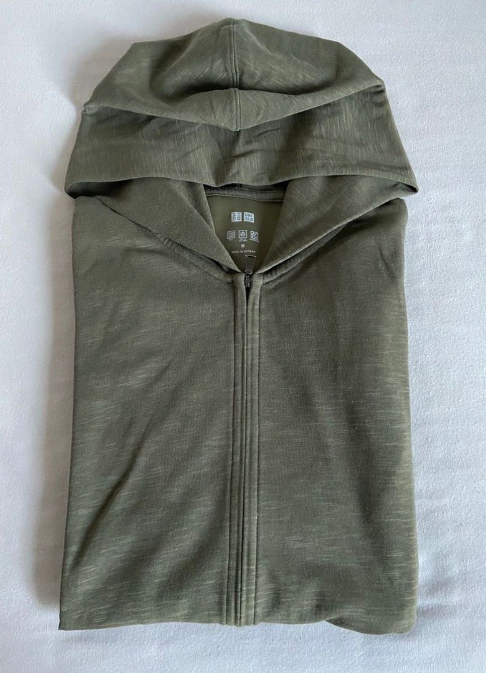 Pulls & Sweat-shirts: Uniqlo Kapuzen Sweater – D'occasion à Neuchâtel par Blek7