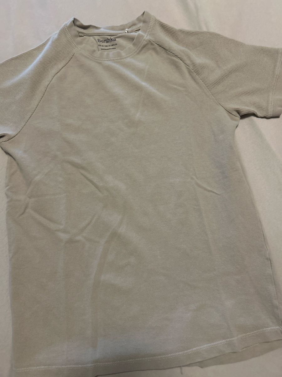 Bershka T-shirt: Bershka T-Shirt hellgrau Grösse XS  – Nuovo (secondo la descrizione) da Zürich venduto da D.Arroyo 2