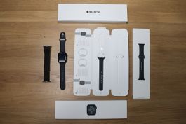 Apple Watch SE (2022) 44mm, Midnight, inkl. Zubehör