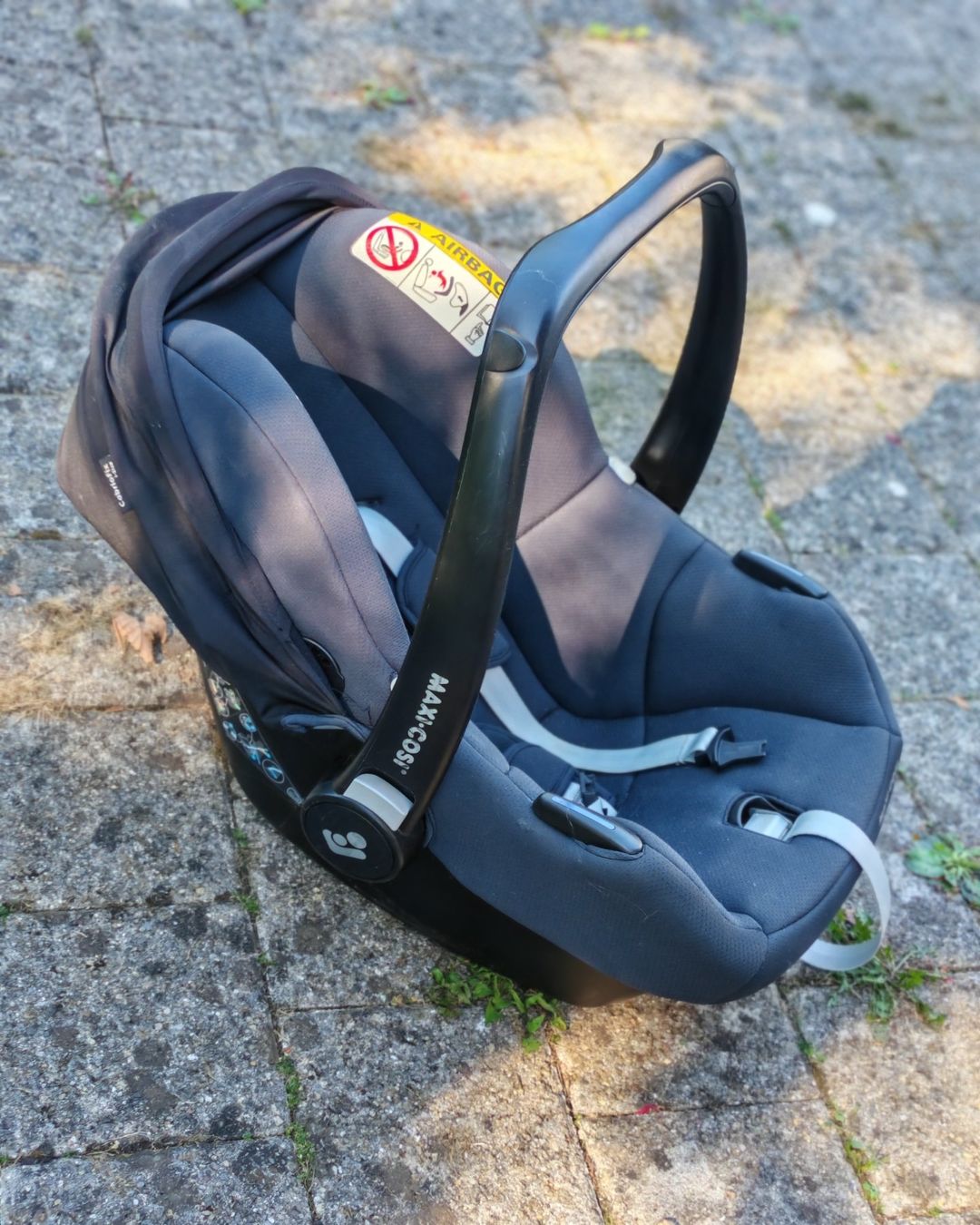 Maxi-Cosi Seggiolini per auto: Maxi Cosi CabrioFix i-Size Babyschale Essential Graphite – Usato da Wetzikon ZH venduto da Gill_ZH 1