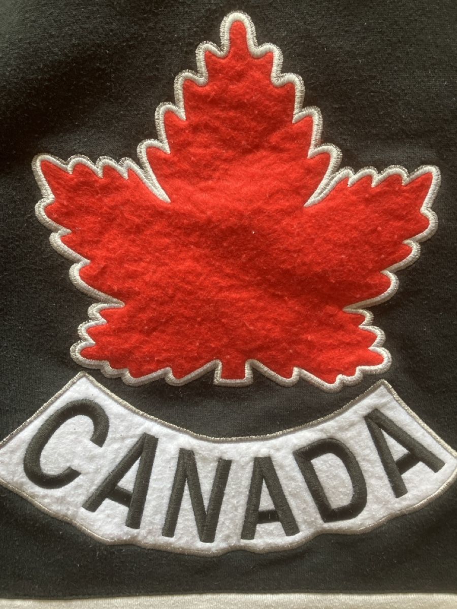 Pullover & Sweatshirts: Canada Hoodie – Gebraucht aus Steffisburg von muggenstutz31 3
