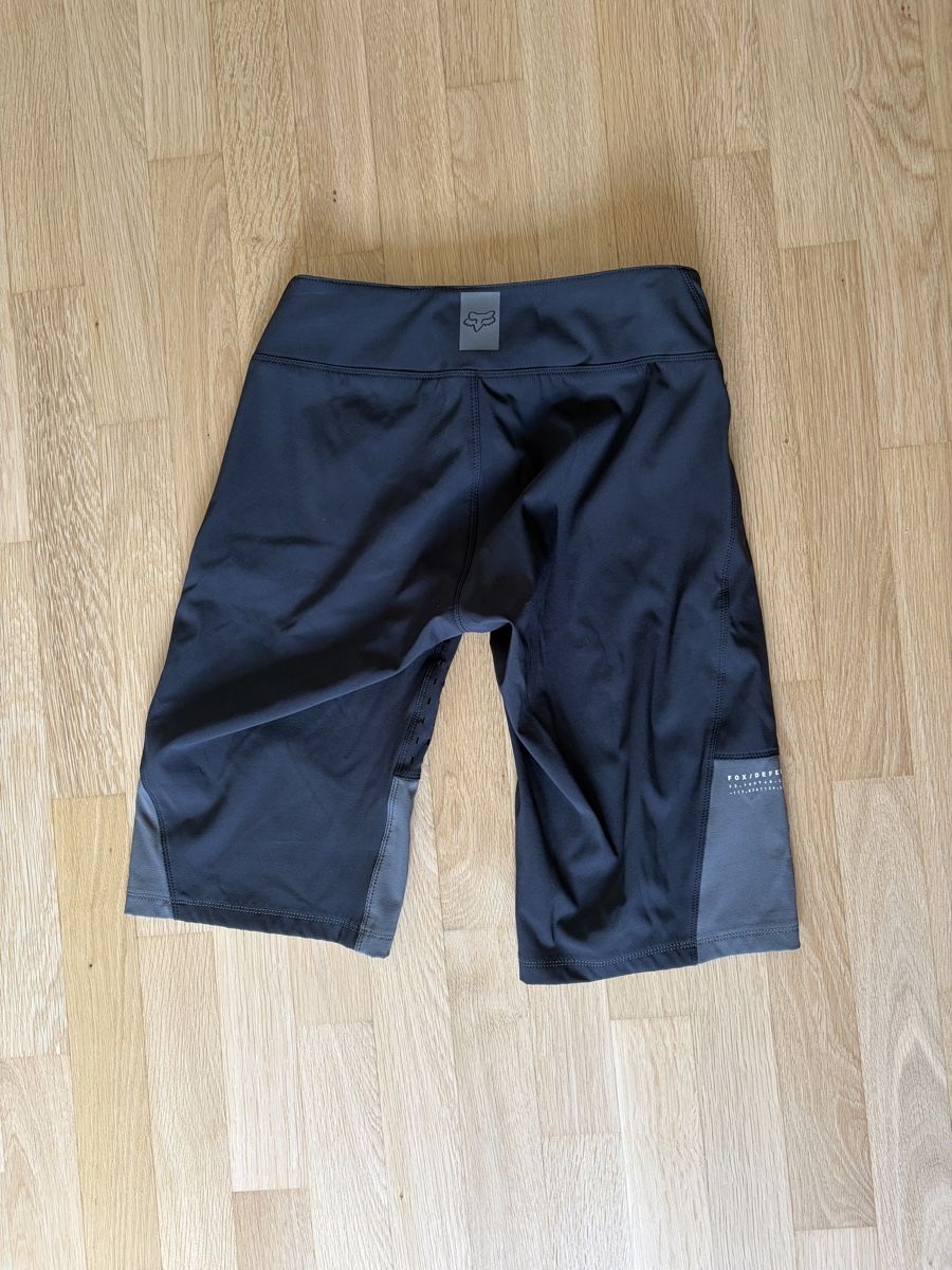 Fox Pantaloni: Fox Defender Bikeshort Damen – Nuovo (secondo la descrizione) da Hasliberg Hohfluh venduto da kus_5wpz 1