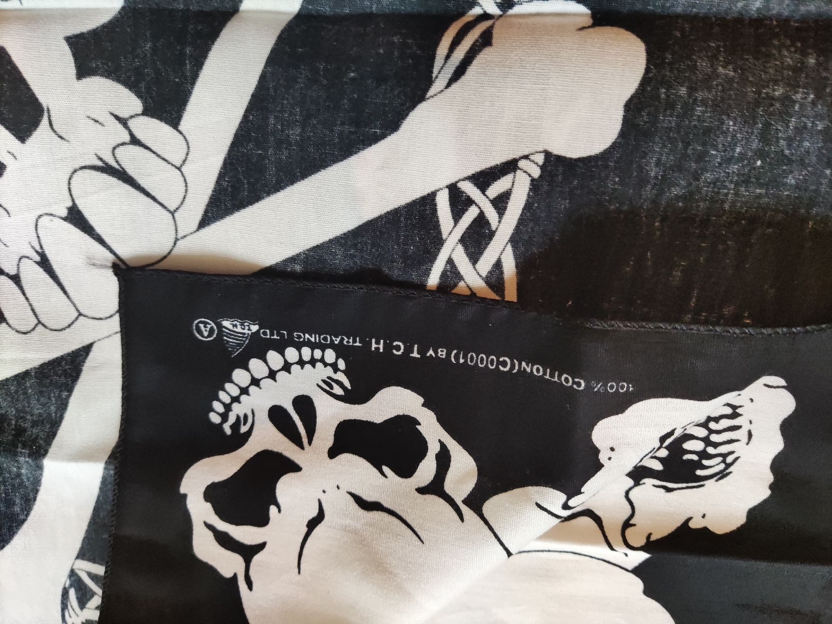 Stoffe: Skull Tuch – Neu (gemäss Beschreibung) aus Laufen von Sunjupite7 3