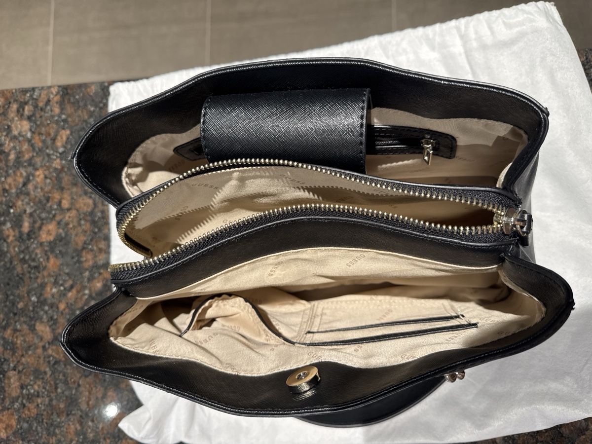Guess Taschen für Damen: Guess - schwarze Handtasche – Neu (gemäss Beschreibung) aus Eschenbach SG von Patrick.original 1