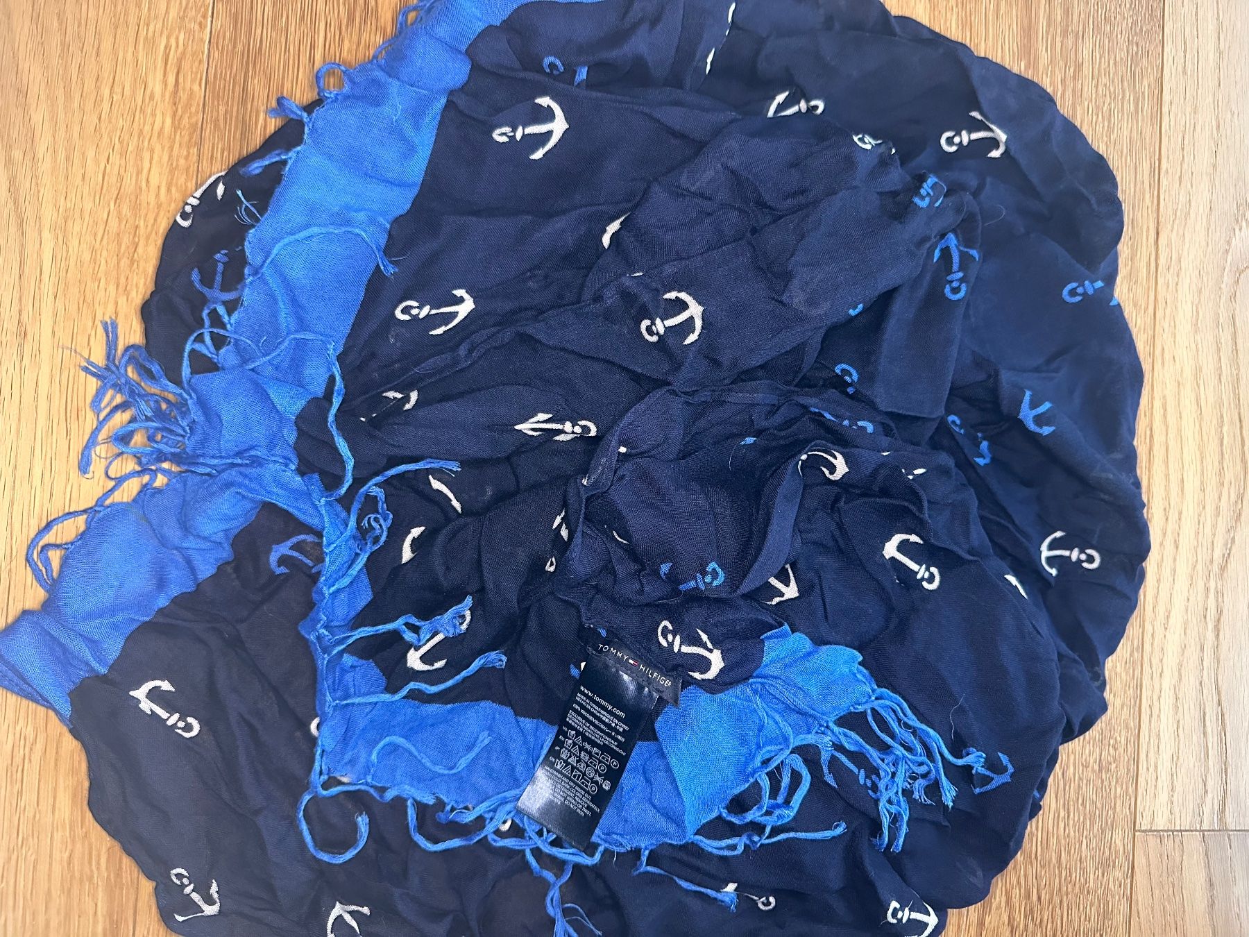 Tommy Hilfiger Foulard & Sciarpe: Hilfiger Schal – Usato da Pfaffhausen venduto da Klaras_second_hand