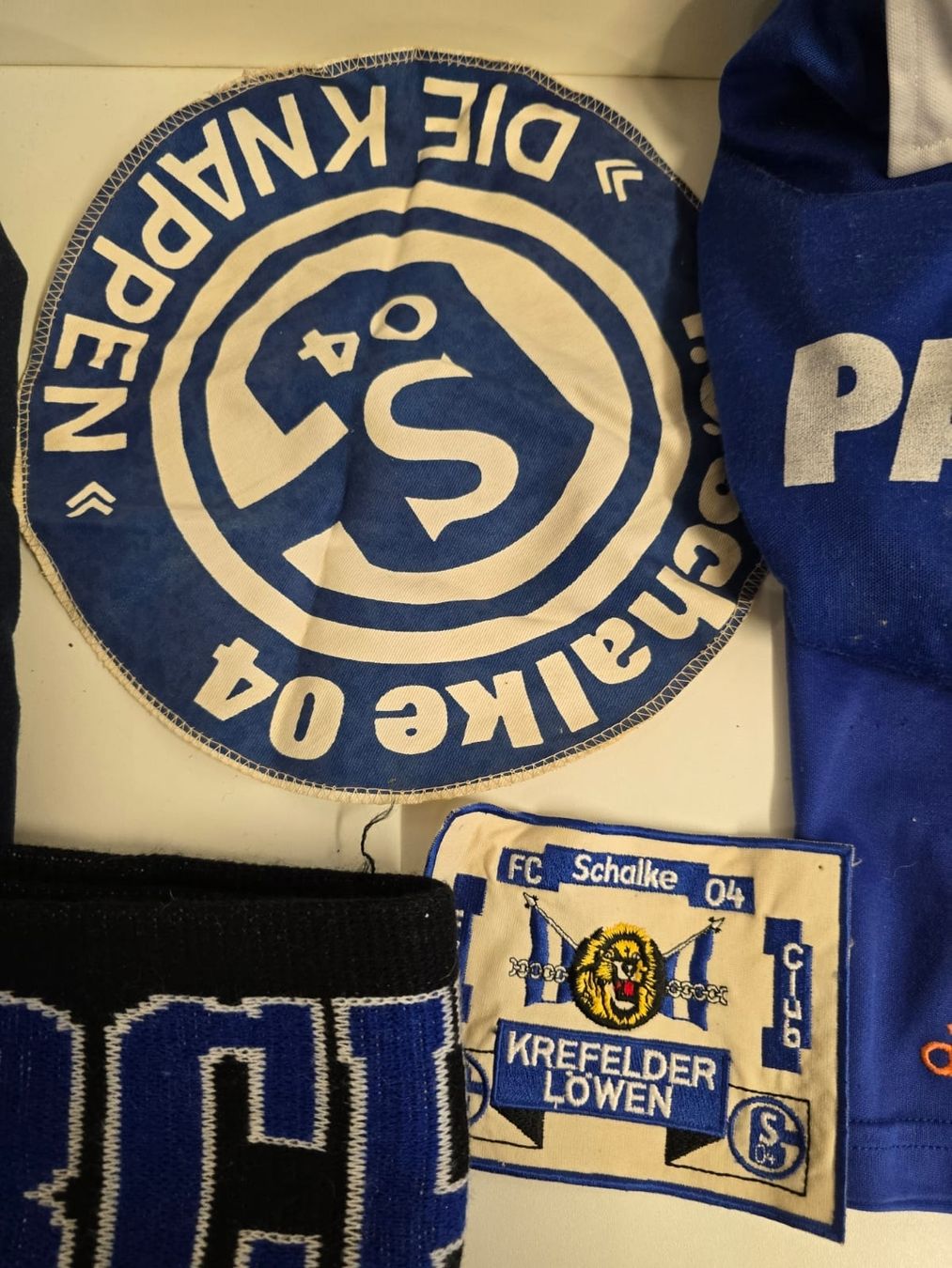 Canottiere & Pantaloni: Schalke 04 Fanpaket – Usato da Tuggen venduto da Santasbag 4