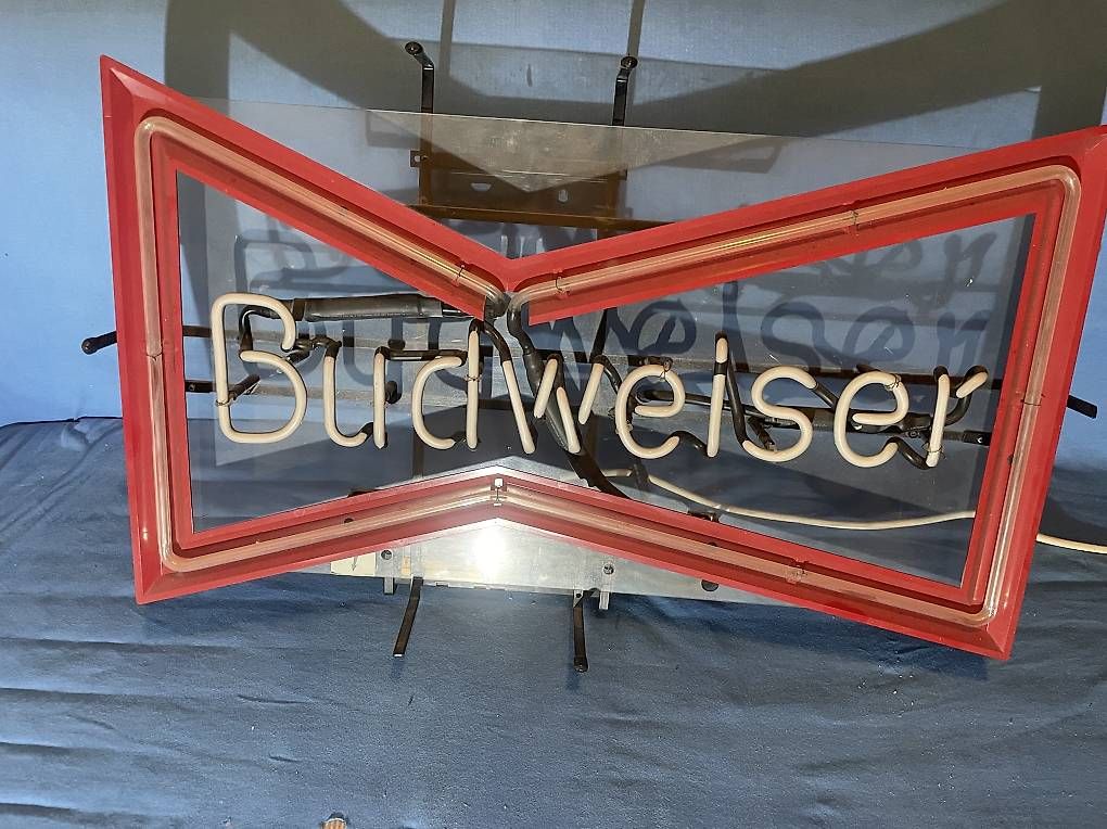 Alle Dekorationen: Budweiser, Leuchtreklame, Werbung, Bier – Gebraucht aus Lupsingen von kurrrti 2