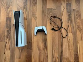 Sony PlayStation 5 Konsole mit Controller und Kabel