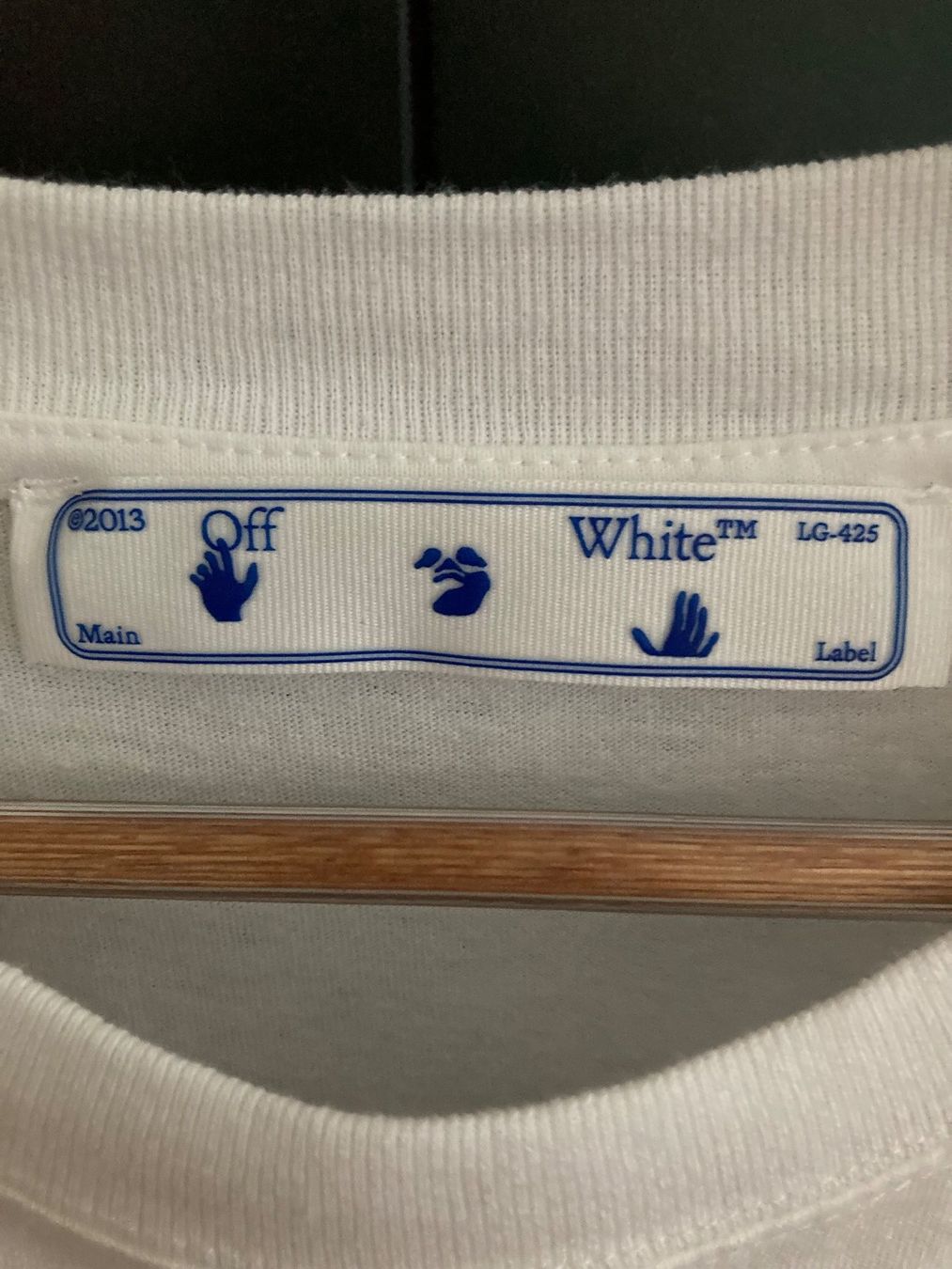 Off-White T-shirt: Off-White · Sprayed Caravaggio · White · L – Usato da Monthey venduto da la_hora_cero 2