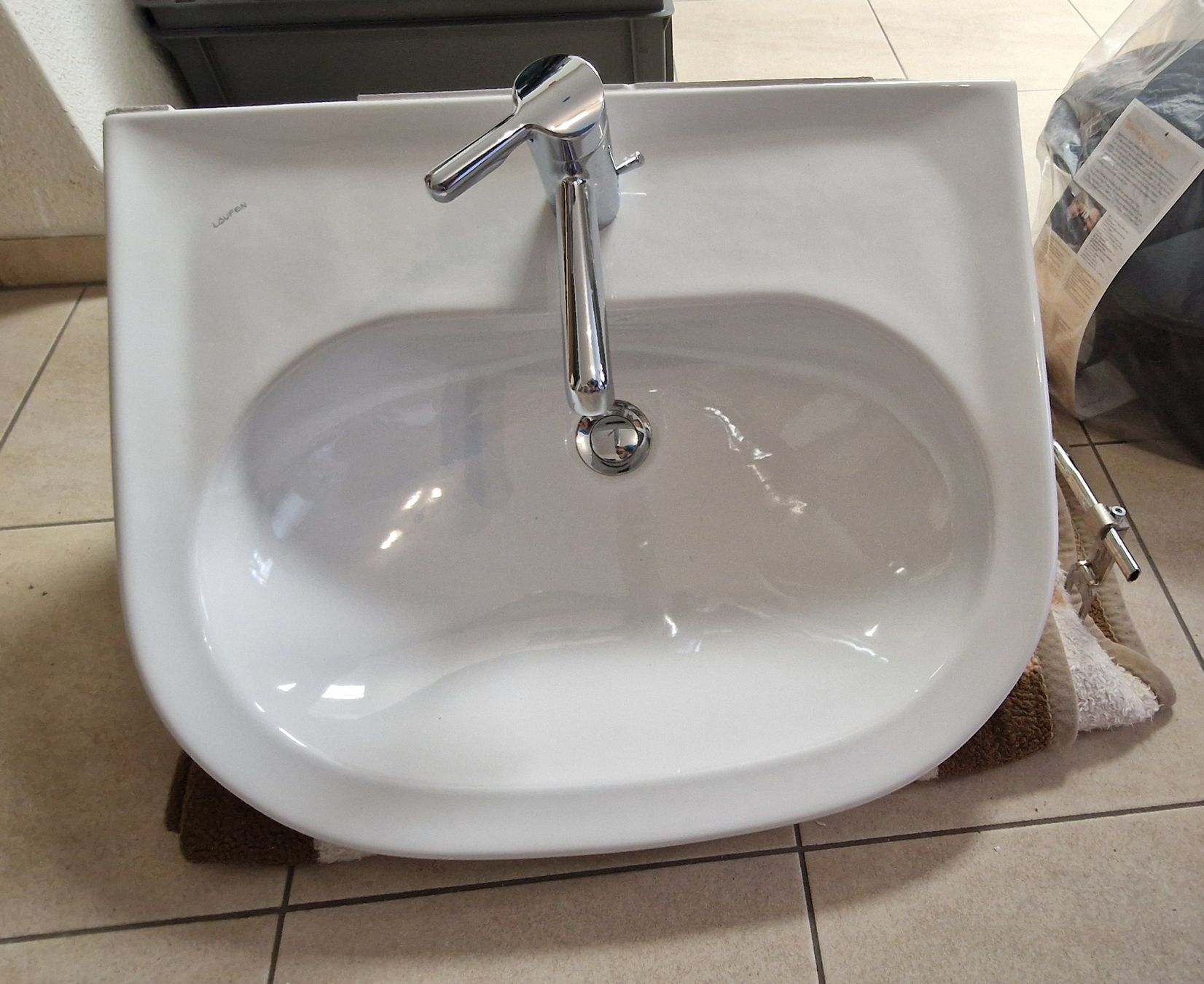 Laufen Spülbecken & Waschbecken: Lavabo Laufen – Gebraucht aus Benken SG von EgMoJo