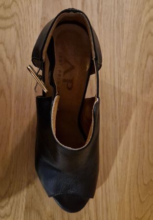 Elegante, schwarze AP Peeptoes, Grösse 39
