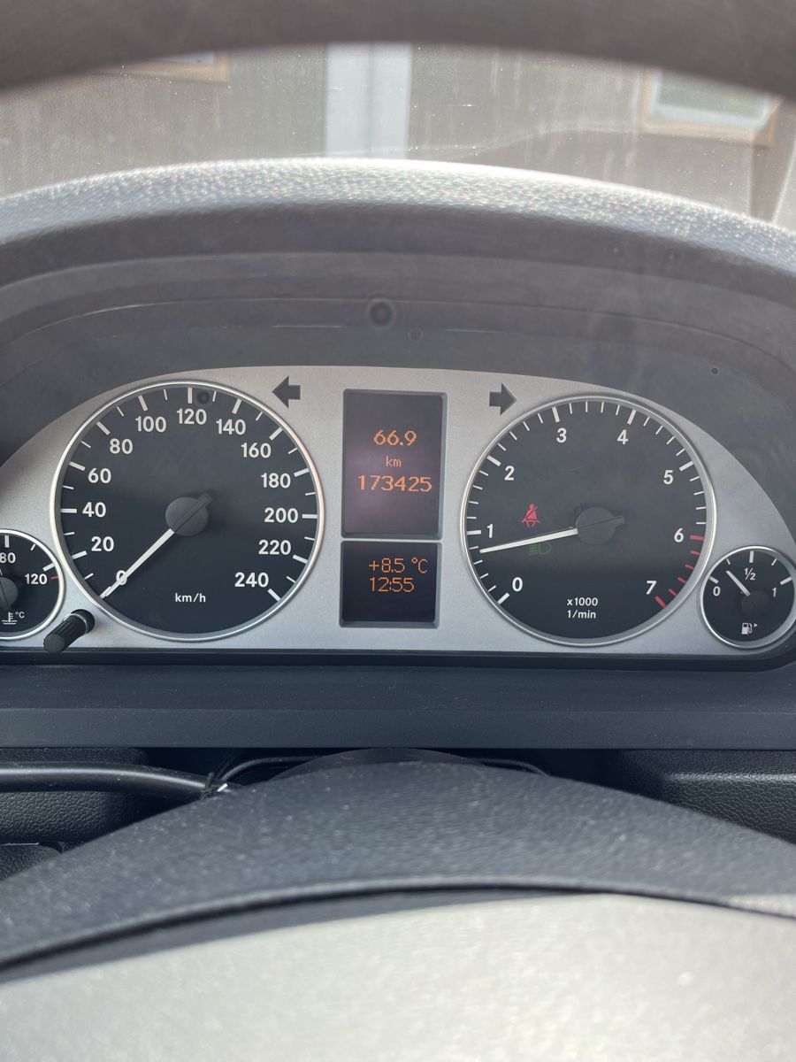 Mercedes-Benz Automobili: Mercedes Benz B170 – Usato da Luzern venduto da vuc_96p9 6