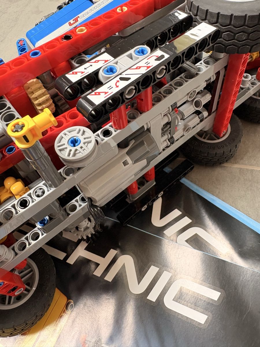 Lego Kit di costruzioni: LEGO Technic 42024 Container-LKW  – Nuovo (secondo la descrizione) da Trimbach venduto da nto_x6dm 3