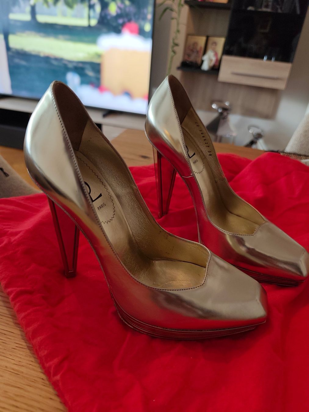 Saint Laurent Scarpe da donna: Talons Yves Saint-Laurent – Usato da Montreux venduto da LeVintage33