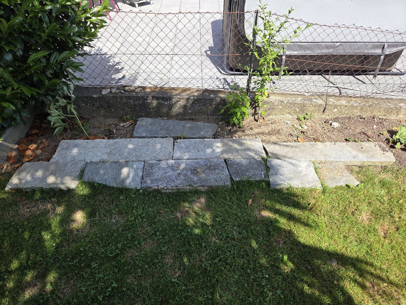 Rivestimenti per pavimenti: Granitplatten Naturstein Gartenplatten ca. 333 cm – Usato da Rothenburg venduto da RaphiS549
