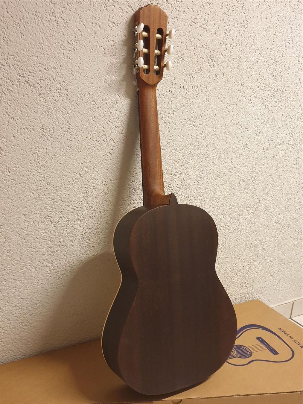 Alhambra Musikinstrumente: Kindergitarre Alhambra (1/2-tel Grösse) – Neu und originalverpackt aus Wöschnau von Musikhaus-Luethy5012 7