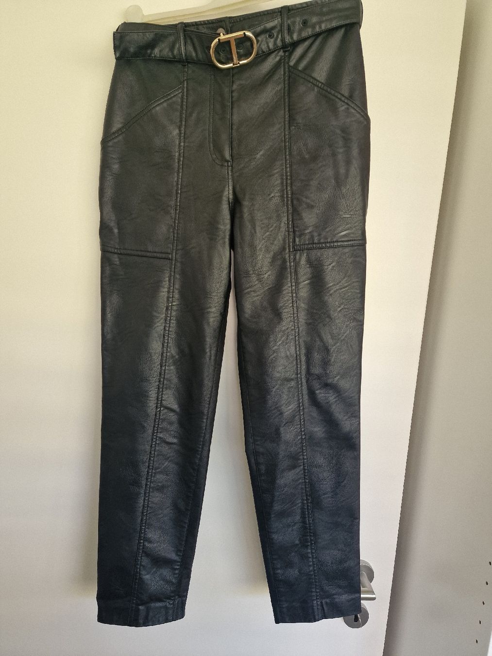 Twinset Hosen: Pantalons similicuir TwinSet – Gebraucht aus Genève von alex7926