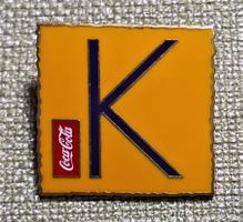 H601C - Coca Cola Pin aus den 90er / Buchstabe K von COKE
