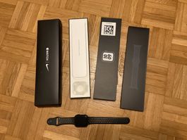 Apple Watch Nike SE, 44mm Schwarz