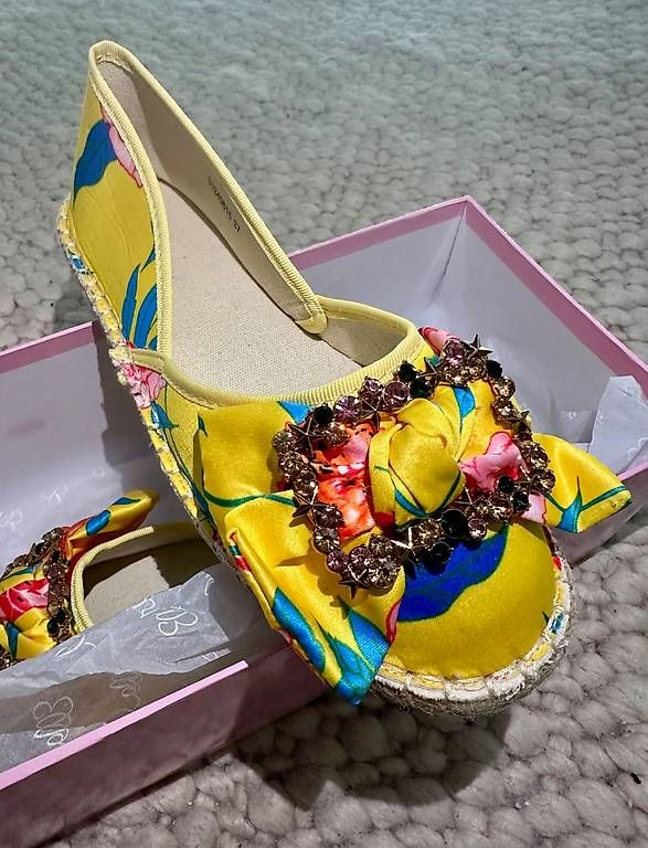 Damenschuhe: Neue FARBENFROHE ESPADRILLES VON ELLA CRUZ – Neu und originalverpackt aus Schaffhausen von rot_yyy7