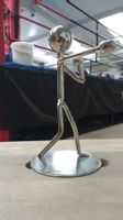 Handgefertigte Skulptur aus Edelstahl