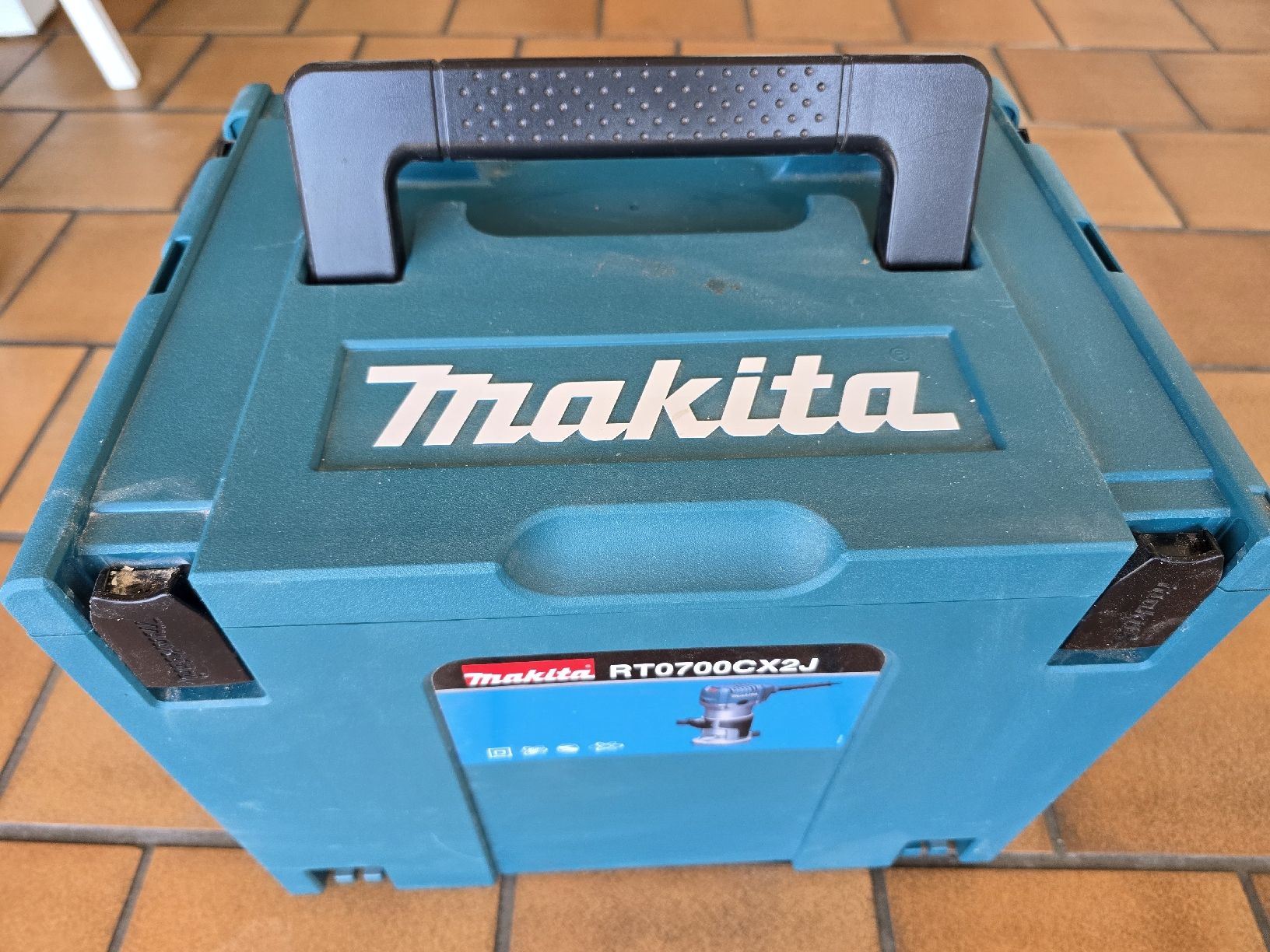 Makita Tutti gli attrezzi: Makita RT0700CX2J compact router set – Usato da Vevey venduto da Jys 1
