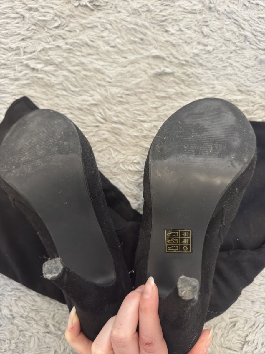 Scarpe da donna: Schwarze Wildleder Stiefel mit Absatz, Grösse 39 – Nuovo (secondo la descrizione) da Arlesheim venduto da Eli_77 2