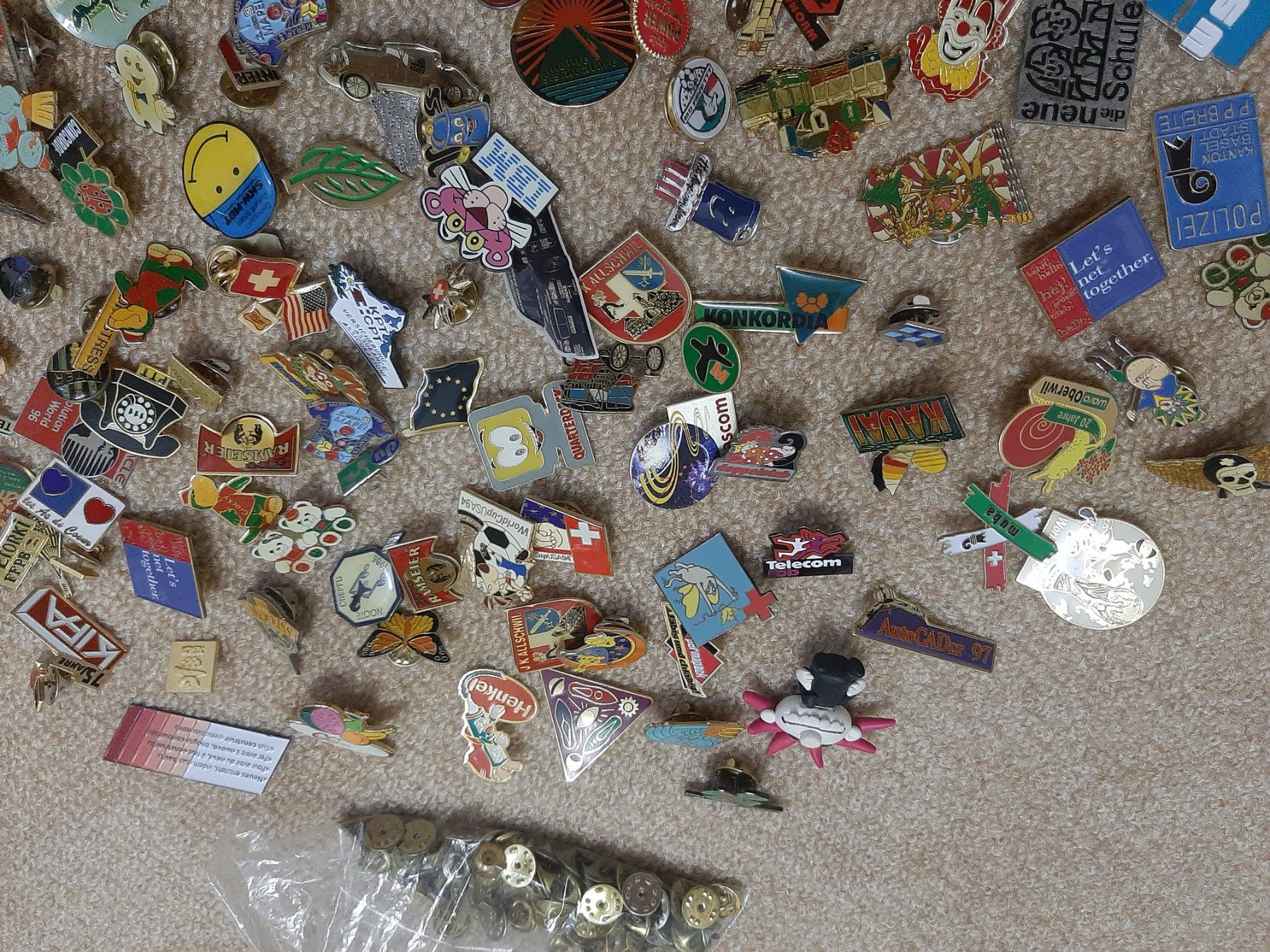 Alle Dekorationen: Pinsammlung / ca. 50 Stück diverse Sujets – Gebraucht aus Riehen von joerdeli 3