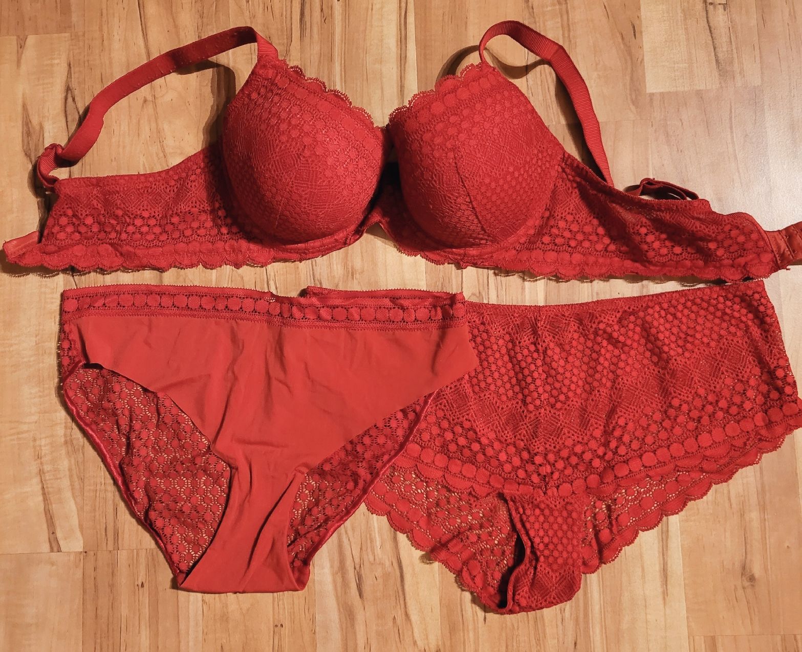 Etam Altra biancheria intima: Parure soutien-gorge+slip+shorty – Usato da Les Verrières venduto da cjo_pd78