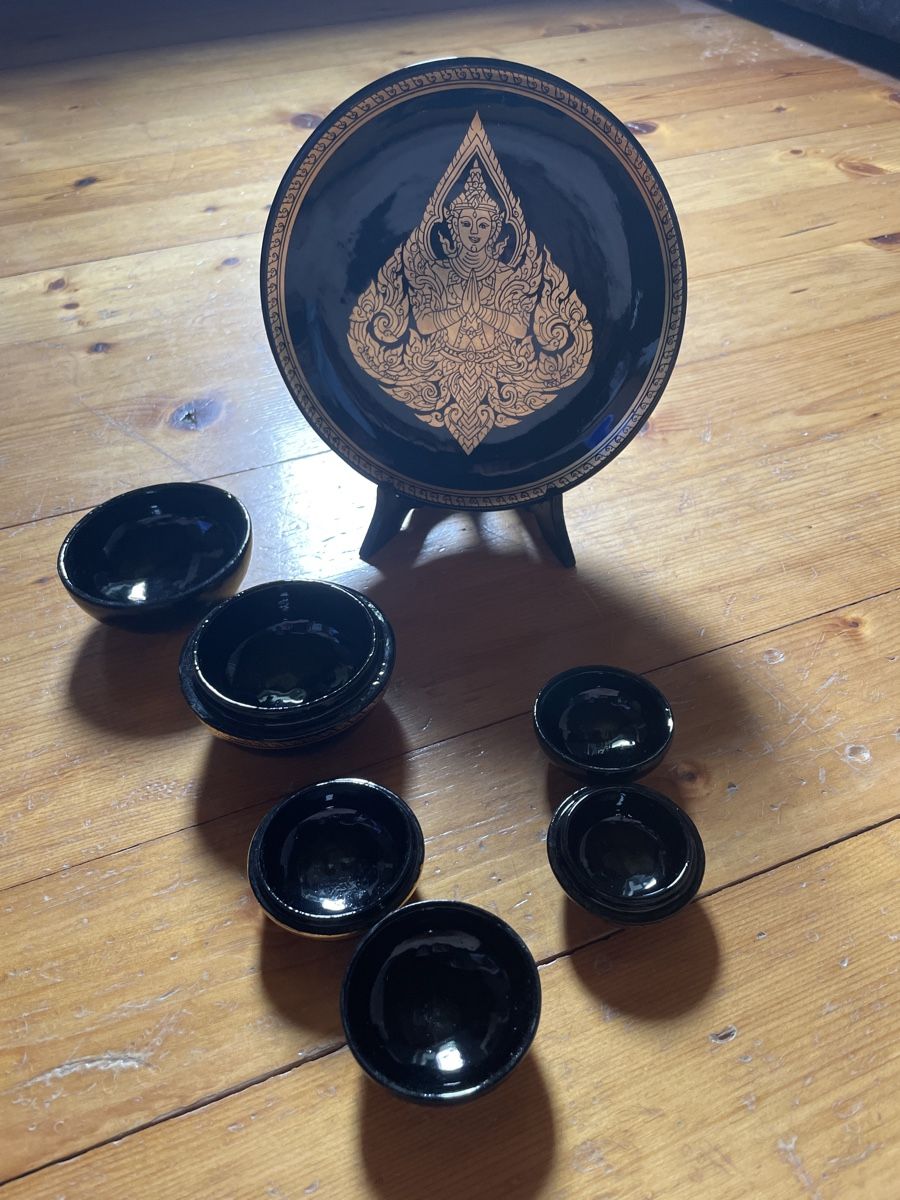 Tutte le decorazioni: Thailändische Lacquerware, Teller und Kugeln, Schwarz/Gold – Usato da Domat-Ems venduto da Amanda78 1