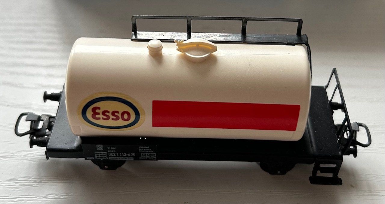 Märklin Modellini di ferrovie: Märklin 4501 - DB-Kesselwagen Esso – Usato da Bubendorf venduto da torina99 2
