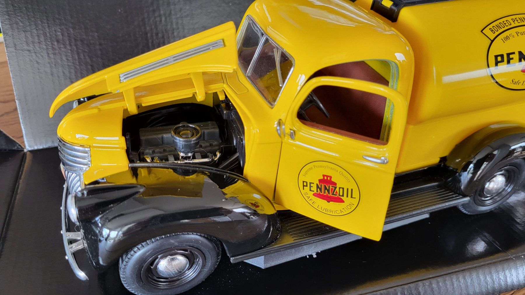 Solido Modellautos: Chevrolet Citerne 1946 1:18 Solido – Gebraucht aus Rothrist von Juana5 5