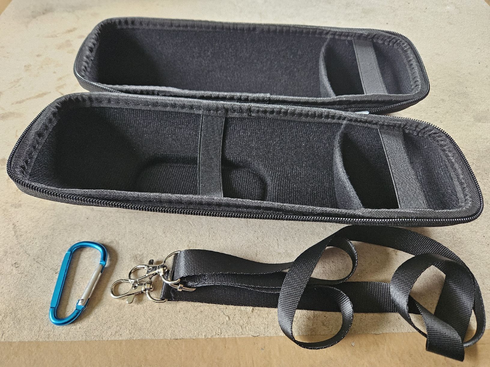Borse: Robuste Bluetooth Lautsprecher Tasche mit Tragegurt – Nuovo (secondo la descrizione) da Oberburg venduto da znas
