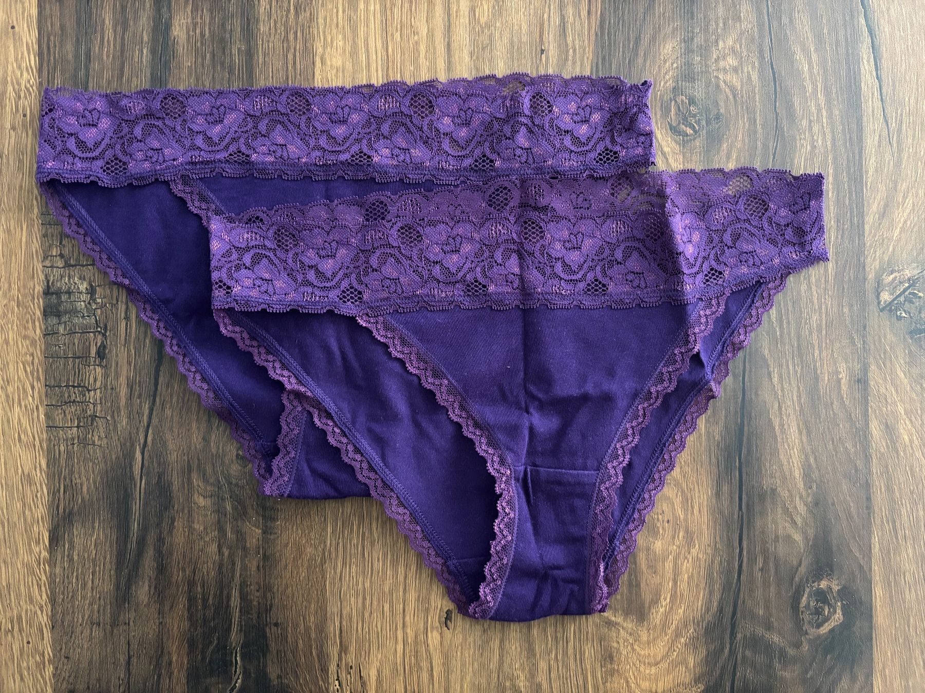 Altra biancheria intima: 2 Stück esmara Slips violett mit Spitze - Grösse S – Usato da Kleinandelfingen venduto da Baba23