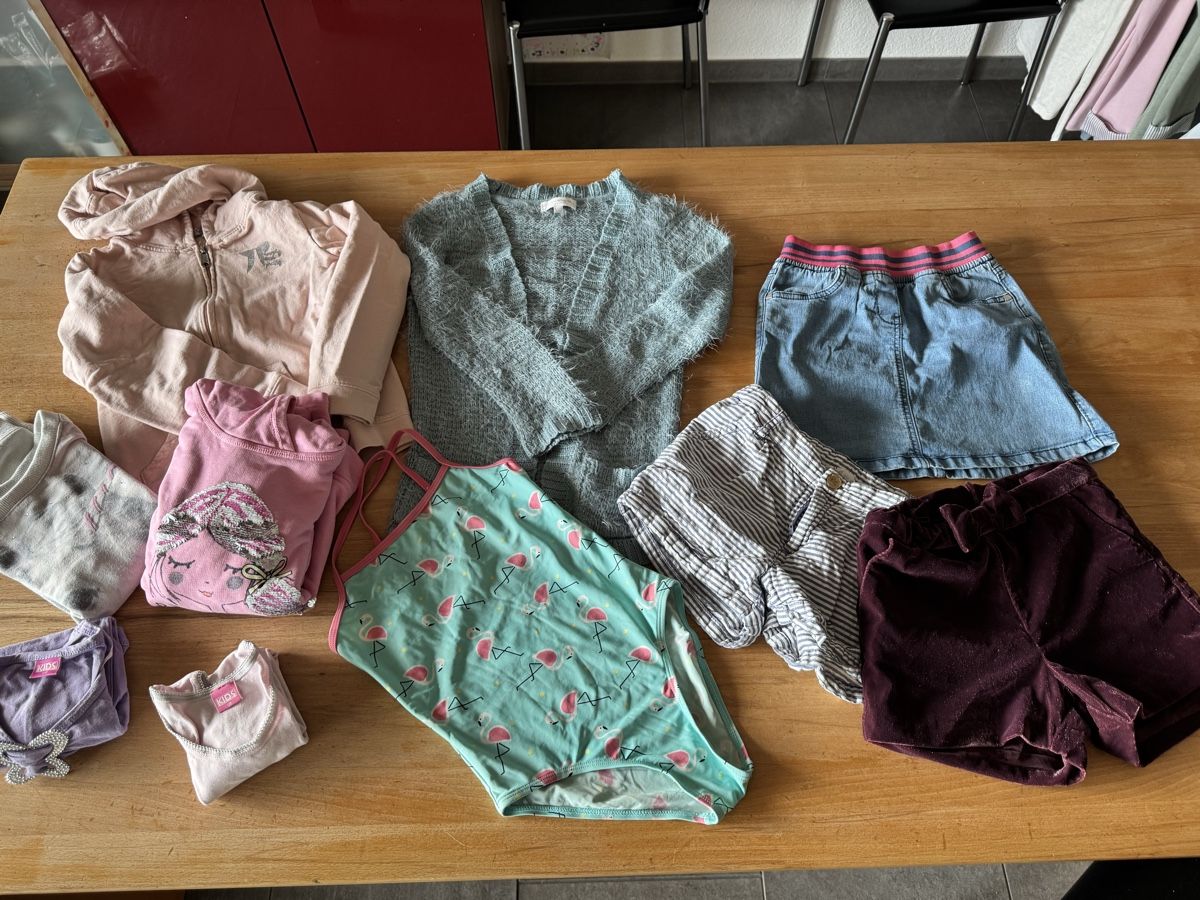 Lotti & Set di vestiti: Grosses Mädchen Kleiderpaket Grösse 128 – Usato da Lyssach venduto da tom1981 6
